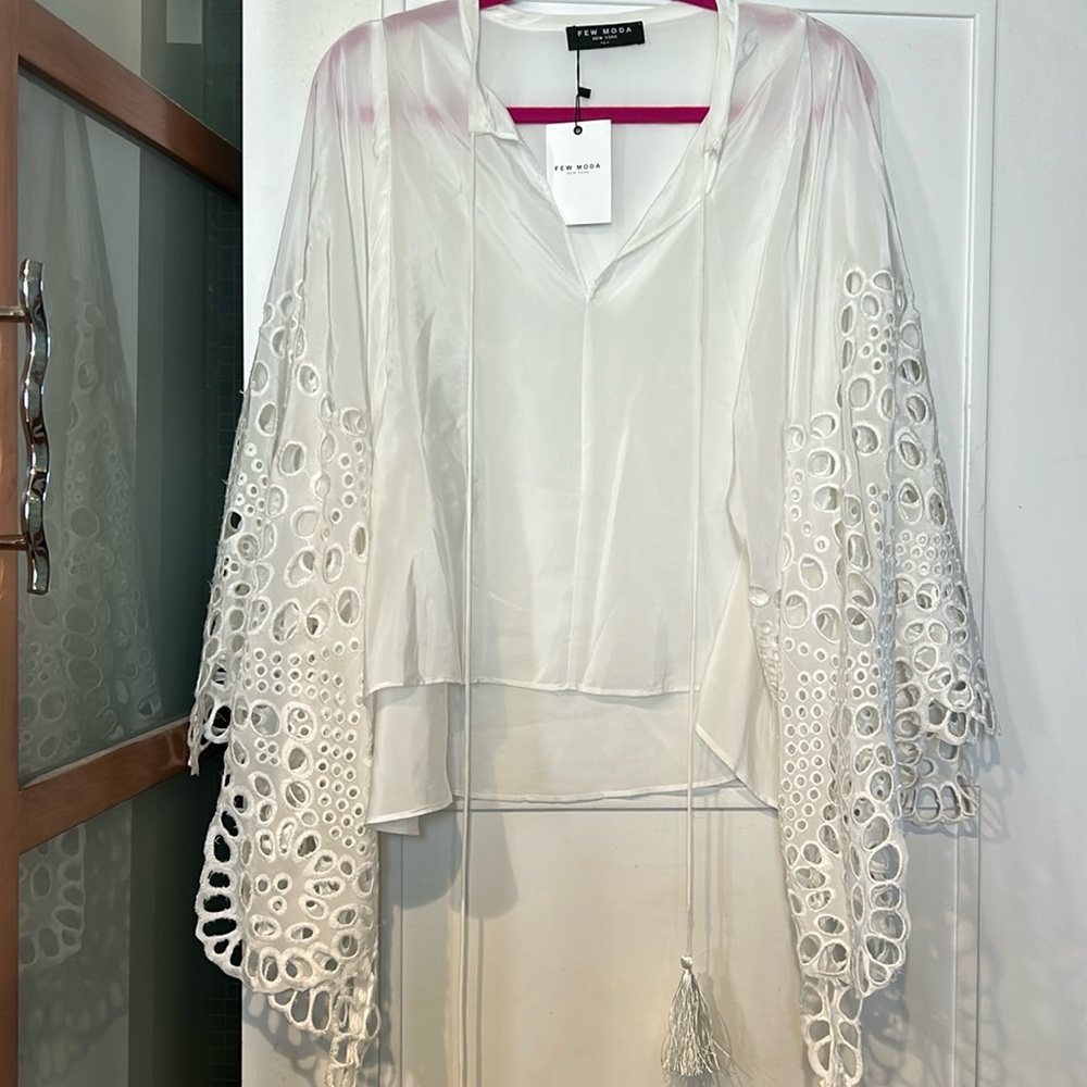 Gorgeous White Modern Eyelet Wide Sleeve Top- sz L